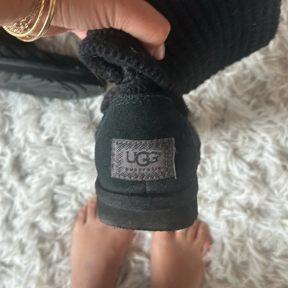 Black UGG size 6 women’s knitted with buttons - Picture 3 of 4